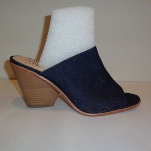 Vince Camuto Size 9.5 M DORMINA Blue Heels